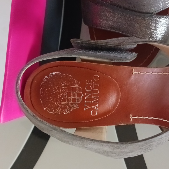 Vince Camuto dark metal gray dust leather sandals - Picture 2 of 3